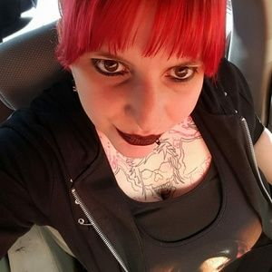 Meet your Posher, Cassandra